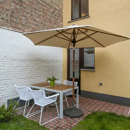 Spacious And Romantic Town-House In Old Village Of Nieuwpoort Feriehus
